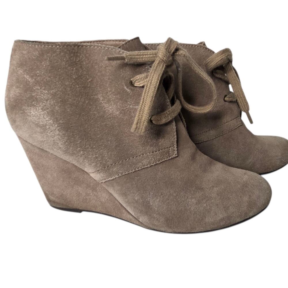 Dolce Vita Gael Lace Up‎ Wedge Bootie SZ 8.5 Taupe Suede Classic Boho Neutral